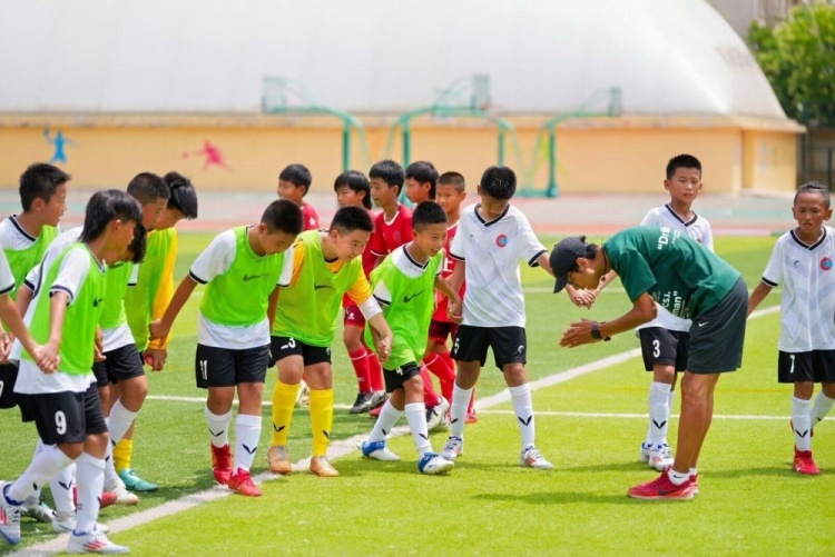 足球报：应全方位培养小球员，体教融合需做好各项赛事的统筹